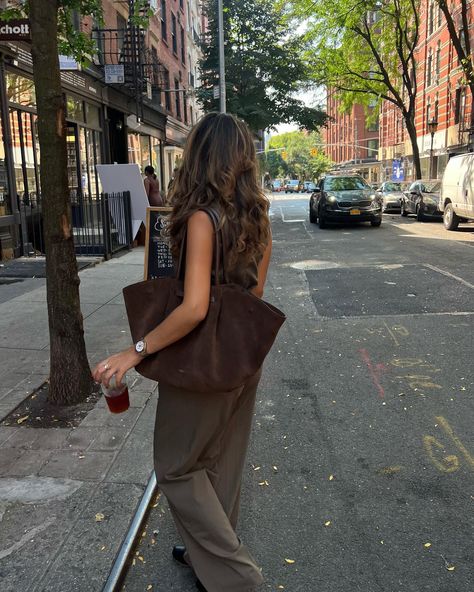 Citron Dress, Autumn Outfit Ideas, Aesthetic Overalls Outfit, Classy Fall Outfits, Elegant Classy Outfits, Purse Outfit, Nyc Fits, Style Désinvolte Chic, Cute Autumn