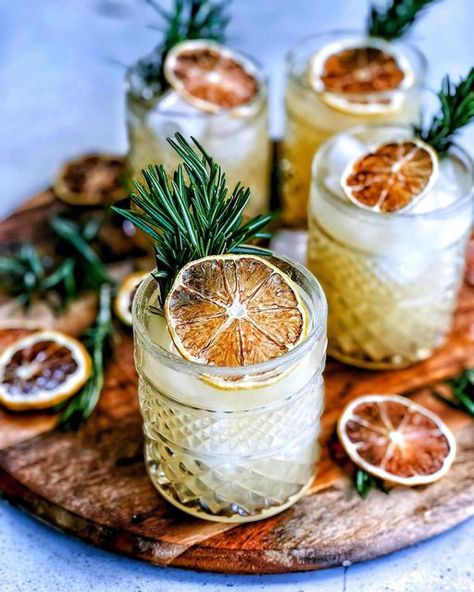 Summer Party Drink, Rosemary Cocktail, Fruit Garnish, Ginger Liqueur, Lemon Cocktail, Holistic Recipes, Homemade Cocktails, Lemon Drink, Dried Lemon