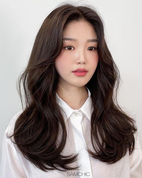 Asian Hair Face Framing Layers, Big Wave Hairstyles Wedding, Korean Waves Hairstyle, Curly Haircuts Women Long, Asian Bbg Hair, Valedictory Hairstyles, Big Wave Hairstyles, Gentle Waves Hair, Asian Hairstyles Women Long