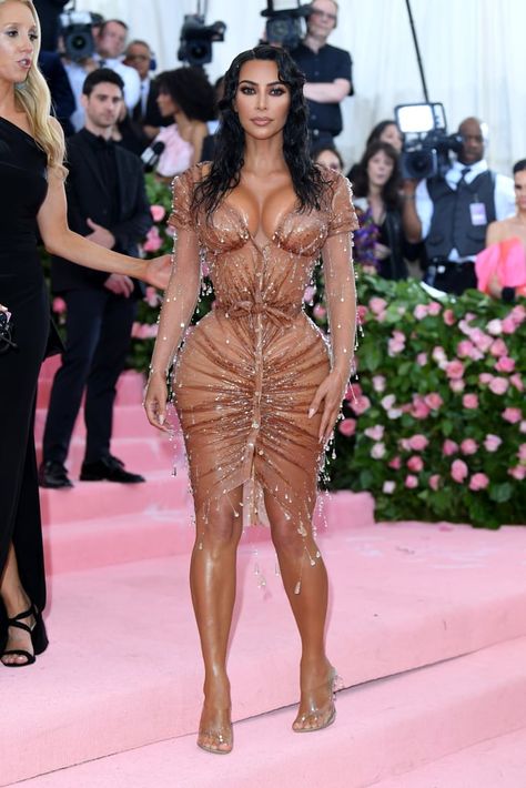 Kim Kardashian and Kanye West at the 2019 Met Gala Estilo Khloe Kardashian, Look Gatsby, Estilo Kim Kardashian, Kim Kardashian Dresses, Met Gala Outfits, Met Gala Dresses, Kim Kardashian Outfits, Gala Outfit, Met Ball