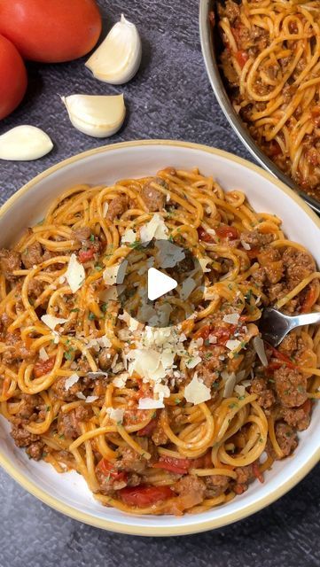 Carman Wilken on Instagram: "This Homemade Spaghetti sauce is so delicious! And extremely easy to make! My family absolutely loves it. The recipe is at the end of the video to pause and screenshot 😋🍝 #spaghetti #homemade #easyrecipe #familydinner #delicious #dinneridea #spaghettisauce @betterthanbouillon" How To Cook Spaghetti Noodles, Spaghetti Recipes Videos, Pasta Favors, Easy Dinner Recipes Videos, Spaghetti Sauce Homemade, Home Made Spaghetti, Easy Spaghetti Recipes, Spaghetti Homemade, Carman Wilken