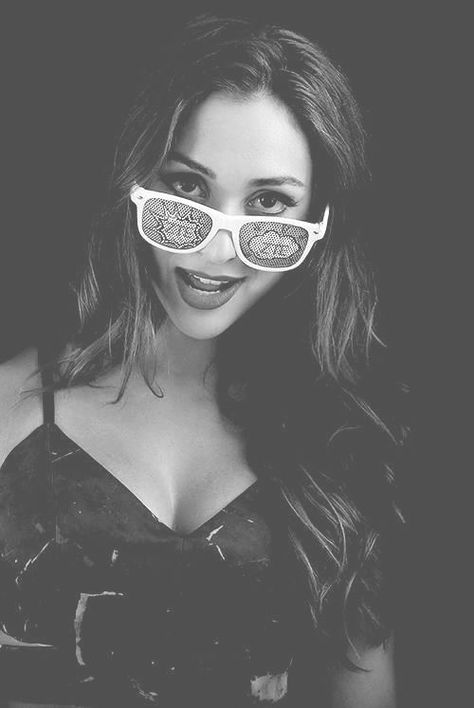 Lindsey Morgan Lindsey Morgan, Battle Scars, Kurt Cobain, Round Sunglasses, Sunglasses, Celebrities