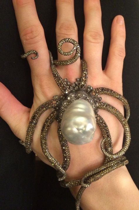 Octopus Bracelet, Sevan Bicakci, Octopus Ring, Twist Jewelry, Accesories Jewelry, Dope Jewelry, Funky Jewelry, Mermaid Fashion, Fantasy Jewelry