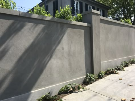 Concrete Fencing Ideas, Stucco Fence Wall Modern, Wall Plastering Design, Brick Wall Fence, Brick Fence Ideas, Wall Fence Design, Concrete Fence Wall, Fence Brick, Fence Modern