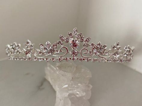 Quince Lavender, Hogwarts Essentials, Princess Crown Aesthetic, Lavender Ideas, Princess Crown Cake, Communion Tiara, Tiara For Wedding, Communion Headpiece, Quinceanera Jewelry