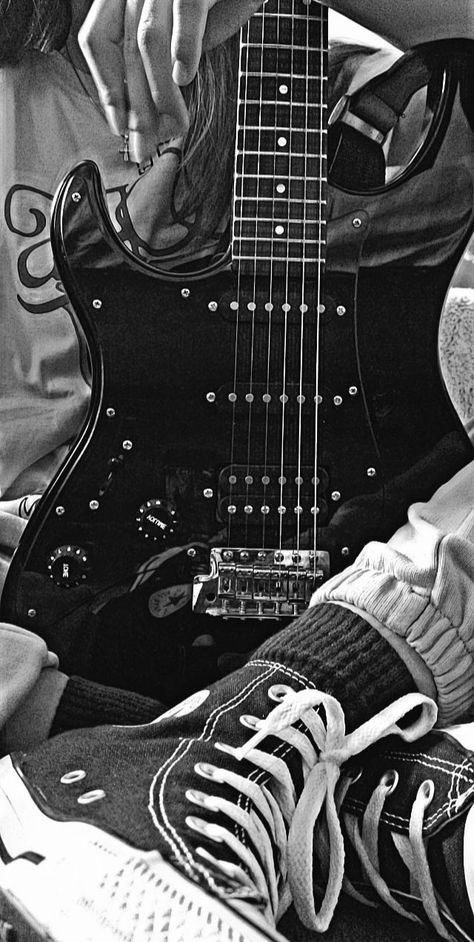 Black And White Guitar Wallpaper, Electric Guitar Wallpaper, Lexa E Clarke, Rock Aesthetic, Rockstar Aesthetic, Electric Guitar Design, Guitar Photos, Guitar Obsession, Music Motivation