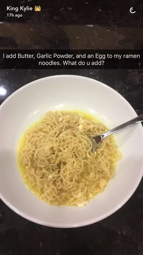 Recently, she posted a Snapchat where she shared her Ramen recipe and people FREAKED OUT. | We Tried Kylie Jenner's Ramen Recipe And It Was Good As Hell Kylie Jenner Ramen, Top Ramen, Ramen Recipe, Marinated Salmon, Ramen Noodle Recipes, Kim K Style, Ramen Recipes, Kardashian Kollection, Ramen Noodles