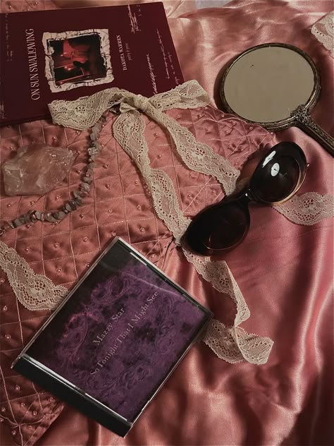 Love Witch Aesthetic Bedroom, Vampire Pink Aesthetic, Love Witch Aesthetic Pink, Pink Ladies Aesthetic, Purple Lovecore, Whimsigoth Pink, Red And Purple Aesthetic, Pink Whimsigoth, Mazzy Star Aesthetic