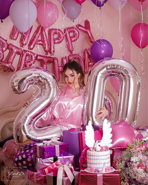 Happy Birthday Dp Girl, Happy Birthday Dp, Birthday Girl Dp, Bday Aesthetic, 20 Happy Birthday, Birthday Dp, Birthday Dpz, Birthday Poses, Surprise Birthday Decorations