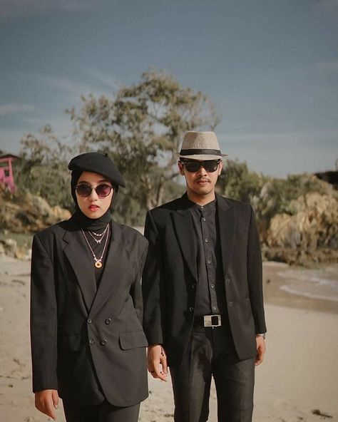 Prewed Mafia, Inspirasi Prewedding, Prewedding Hijab, Blazer Ootd, Prewedding Ideas, Pre Wedding Photoshoot Props, Blazer Wedding, Pre Wedding Photoshoot Outfit, Wedding Photoshoot Props