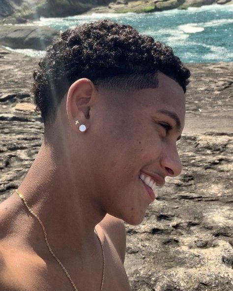 2 By 3 Haircut Men, Short Curls Men, Taper Fade Black Men, Afro Hair Men, Taper Fade Haircut Black, Corte Taper Fade, Afro Taper Fade, Lightskin Haircuts, Afro Taper