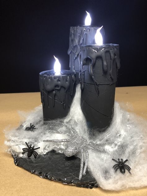 Velas Halloween Halloween Graveyard Decorations, Mesa Halloween, Fiesta Halloween, Halloween Graveyard, Adornos Halloween, Horror Themes, Halloween Photoshoot, The Worst Witch, Fantasias Halloween