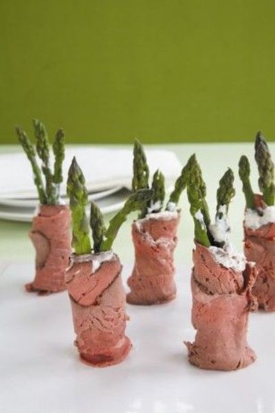 Roast Beef Roll Ups, Beef Roll Ups, Carb Sides, Keto Eating, Meat Appetizers, Roasted Asparagus, Diet Ideas, Finger Food Appetizers, Snacks Für Party