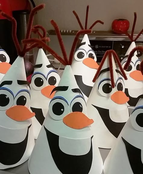 Easy Disney Costumes, Olaf Birthday Party, Olaf Party, Olaf Birthday, Snowman Party, Christmas Balloon Decorations, Frozen Birthday Theme, Frozen Themed Birthday Party, Christmas Pageant