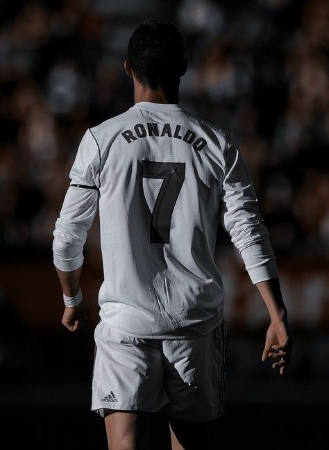 Coldest Ronaldo Wallpapers, Ronaldo Suuuuu, Portugal Instagram, Biker Girl Style, Neymar Soccer, Cr Ronaldo, Ronaldo Madrid, Cristiano Ronaldo Real Madrid, Black And White Football