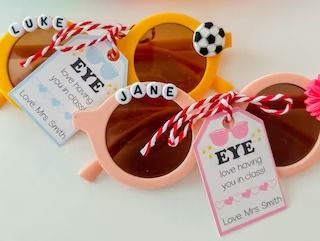 APlusCreativeCo - Etsy Teacher Valentine Gifts For Students, Valentines For Students From Teachers, Valentine Gift For Students, Preschool Valentines Day Gifts, Valentines Gifts For Students, Toddler Valentines Day Gifts Daycare, Classroom Gifts For Students, Daycare Valentines, Sunglasses Valentine