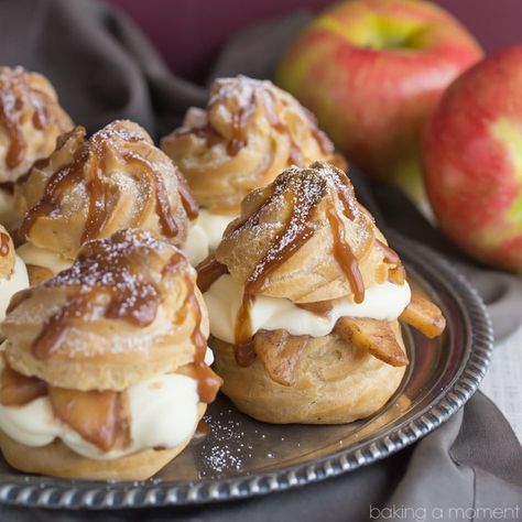 Thanksgiving Desserts Pumpkin, Mini Caramel Apples, Caramel Apples Recipe, Apple Cream, Cream Puff Recipe, Puff Recipe, Make Ahead Desserts, Cream Puff, Cooked Apples