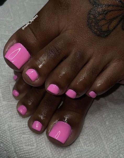 Red Acrylic Toe Nails, Bright Pink Toe Nails, Pink Toes Nails, Hot Pink Toe Nails, Pink Acrylic Toes, Pink Pedicure Ideas, Pink Toenails, Hot Pink Toes, Purple Toe Nails