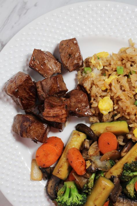 Hibachi Veggies, Steak And Veggies, Hibachi Steak, Asian Steak, Hibachi Recipes, Tuna Steak Recipes, Recipes Steak, Steak Side Dishes, Making Fried Rice