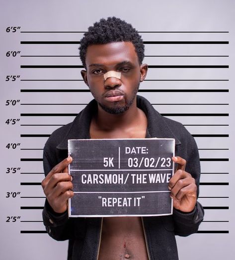 Mugshot Pose Reference Drawing, Prison Pose Reference, Mugshot Art Reference, Mugshot Drawing Reference, Prisoner Pose Reference, Heist Photoshoot, Mug Photoshoot, Dexter Halloween, Album Cover Photography