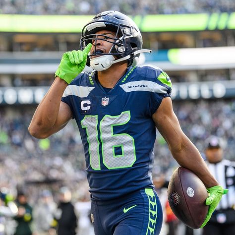 Pose Guide, Tyler Lockett, Nfl Football Pictures, Football Pictures, Nba Players, Seattle Seahawks, Hawks, Nfl Football, Nba