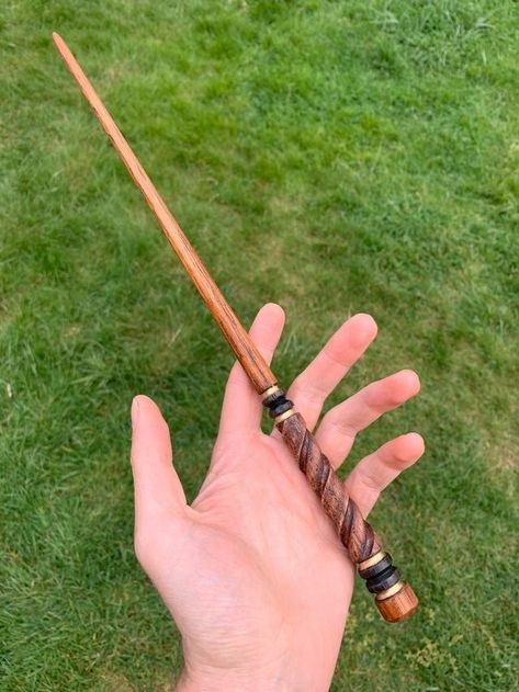 Hogwarts Script, Wand Designs, Garrick Ollivander, Wand Making, Harry Potter Rpg, Wand Diy, Harry Potter Oc, Witch Wand, Severus Rogue