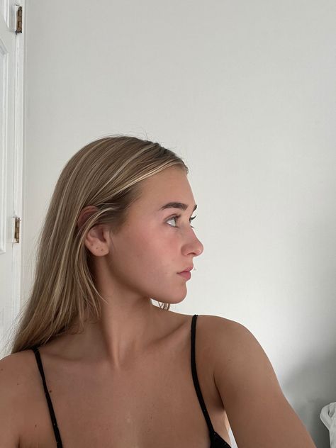 Natural Side Profile, Flat Side Profile, Girl Side Profiles, Eye Side Profile, Straight Nose Side Profile, Side Profile Picture, Sharp Face, Side Profile Woman, Side Face Drawing