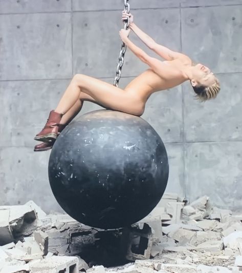 Female Action Poses, Miley Cyrus Photoshoot, Wrecking Ball, Punk Music, Human Design, Music Fans, Miley Cyrus, Women Fragrance, Reality Tv