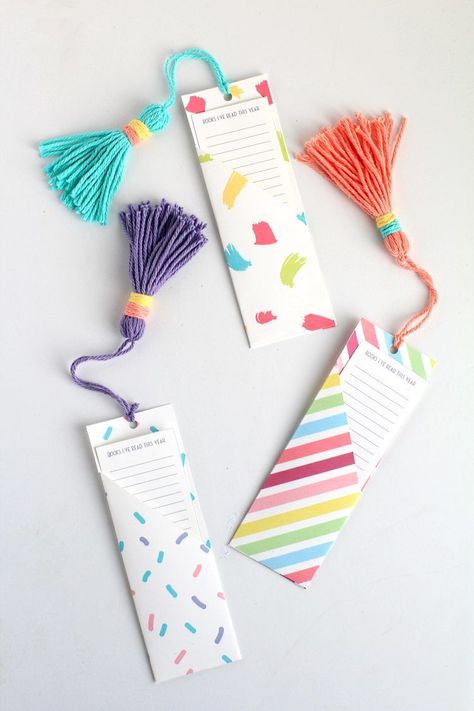 Homemade Bookmarks, Bookmark Crochet, Diy Bookmark, Handmade Bookmarks Diy, Penanda Buku, Bookmark Ideas, Creative Bookmarks, Bookmark Craft, Bookmark Template