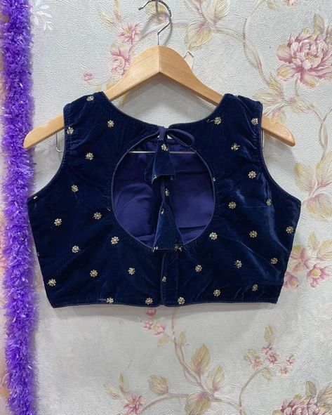 Blouse Designs Velvet Style, Back Hook Blouse Neck Designs, Velvet Blouse Patterns Saree, Velvet Blouse Back Neck Designs, Velvet Blouse Designs Indian, Crop Blouse Designs, Velvet Blouse Pattern, Mirror Blouse Design, Wedding Drapes