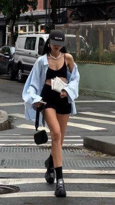 Street Look 2023, Summer Ootd Ideas Street Styles, Streetwear Fashion Women Summer 2023, Women’s Street Style, Summer Outfits Korean Street Style, Edgy Style Aesthetic, Korean Outfits Street Styles, Korean Street Fashion Summer, Street Style Outfit Women