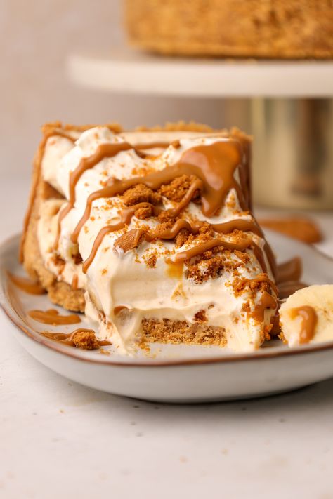 Biscoff Banana Pudding Pie Biscoff Banana Pudding Recipes, Biscoff Pie, Banana Biscoff Pudding, Biscoff Cookie Pie, Cookie Butter Banana Pie, Biscoff Banoffee Pie, Biscoff Banana Cream Pie, Cookie Butter Banana Pudding, Banana Pudding Cookies