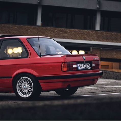 . 🔺️BAGGED E30 318is🔻 Owne Bmw Girl, Bmw Classic, Bmw E30, Suv Car, Bmw, Cars, Quick Saves, Instagram