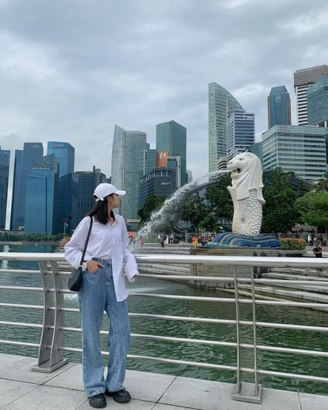 Merlion Singapore, Singapore Outfit, Singapore Vacation, Dump Photos, Travel Instagram Ideas, Universal Studios Singapore, Ootd Poses, Travel Pose, Singapore Photos