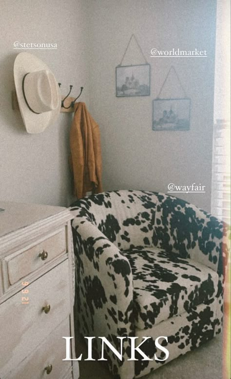 Cowgirl Room Ideas, Country Apartment Decor, Western Apartment, Cowgirl Room Decor, Hangout Area, Country Room, Western House, Farmhouse Guest Bedroom, Western Room