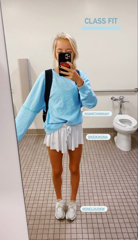 How To Style Grey Lulu Shorts, How To Style Butterfly Shorts, Outfits With Butterfly Shorts, How To Style Flowy Shorts, Keiki Kona Shorts Outfit, Preppy Summer School Outfits, Butterfly Shorts Outfit, Fashion Outfits Preppy, Flowy Shorts Outfit