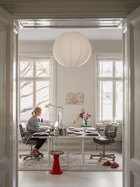 Anna Teurnell Style, Office Space In Apartment, Two Desks In One Office, Working Room Design, Home Workspace Design, Germany Interior Design, Anna Teurnell, Interior Designer Office, London Homes Interior