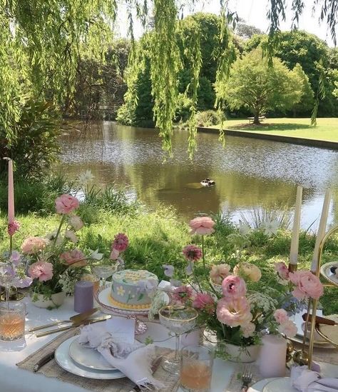 Sweet 17, Picnic Birthday Party, Fairy Tea Parties, Picnic Inspiration, Picnic Birthday, Outdoor Dinner, Tea Party Garden, Tea Party Birthday, Cottagecore Aesthetic