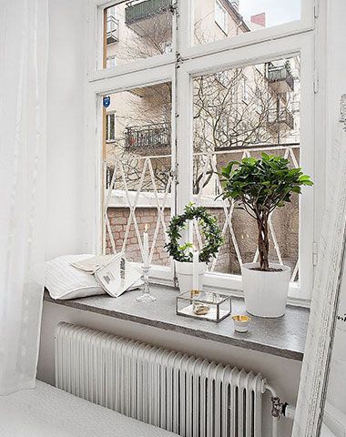 Window Sill Decor, Scandinavian Bathroom, Minimalist Apartment, Country Living Room, Apartment Kitchen, Living Room Decor Modern, Kitchen Window, Window Sill, Window Decor