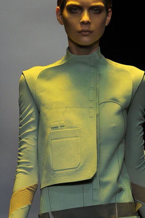 Futuristic Jacket, Balenciaga Spring, Futuristic Aesthetic, Sci Fi Fashion, Futuristic Style, Futuristic Fashion, Future Fashion, Mode Inspiration, Fashion Details