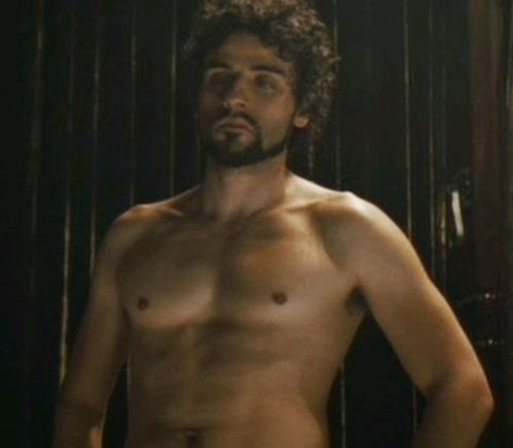 Oscar Isaac Young Pictures, Young Oscar Isaac, Oscar Isaac Wallpaper, Oscar Isaac Aesthetic, Oscar Isaac Icon, Latino Actors, Shirtless Actors, Ripped Abs, Hottest Male Celebrities