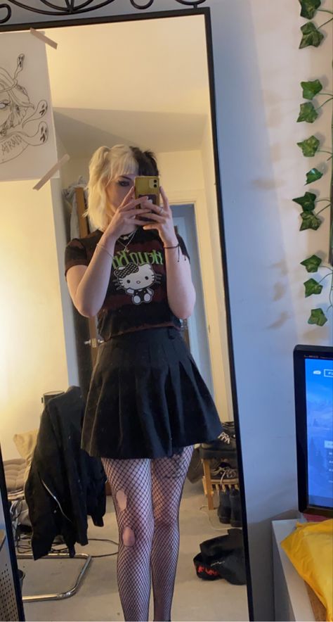 Skirt Fishnets Outfit, Skirt And Fishnets Outfit, Black Skater Skirt Outfit, Fishnets Outfit, Skirt With Fishnets, Hello Kitty Top, Skater Skirt Outfit, Black Skater Skirts, Skirt Fits