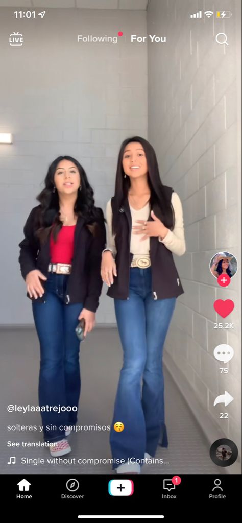 Mexican Outfits For School, Bootcut Jeans Outfit Vaquera, Vaquera Outfit Mexican School, Bell Bottom Jeans Outfit Mexican, Latina Bootcut Jeans Outfit, Bootcut Jeans Outfit With Boots Mexican, Mexican Girl Outfit For School, Outfit Ideas Takuachita, Bootcut Jeans Outfit Country