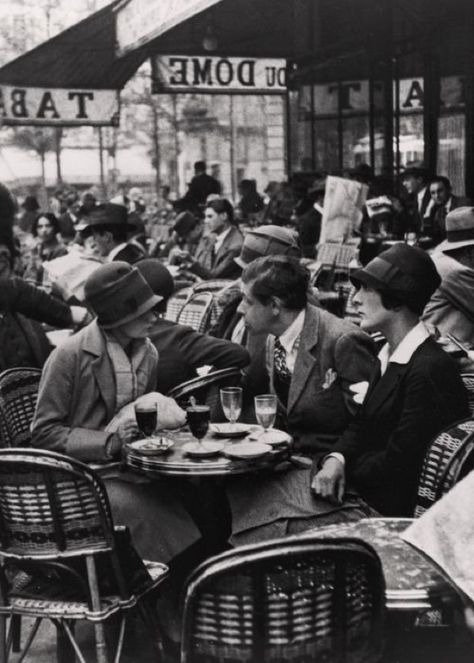 André Kertész    My friends at Cafe du Dome    1928 Friends At Cafe, Paris 1920s, Generation Photo, Andre Kertesz, Cafe Society, Robert Doisneau, Old Paris, Black And White Photograph, Paris Cafe