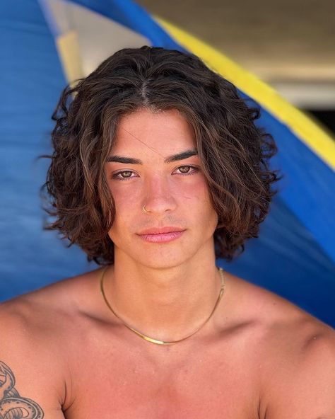 Chri🐍 (@christiandaloii_) • Instagram photos and videos Samurai Hairstyle, Modern Samurai, Red Notice, Long Curly Hair Men, Guy Haircuts Long, Boys Hair, Wavy Hair Men, Men's Long Hairstyles, Hair Idea