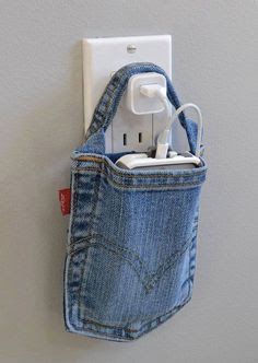 QUILTING WITH AREA 3: Jeans Pocket Phone Charger Holder Repurpose Old Jeans, Återvinna Jeans, Artisanats Denim, Jean Diy, Tas Denim, Recycled Jeans Bag, Pocket Craft, Denim Crafts Diy, Diy Jeans