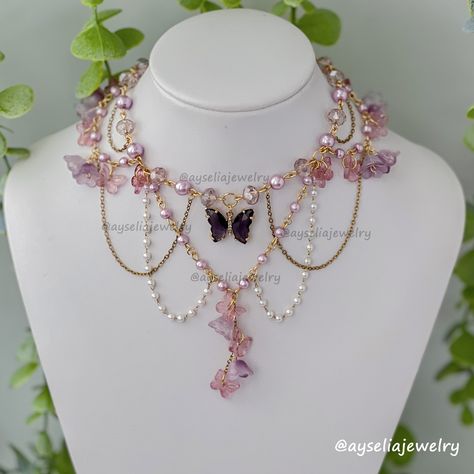 Folklore Necklace 💜 . . . . . #fairycoreaesthetic #fairycorefashion #fairycorejewelry #fairyaesthetic #fairymagic #fairyvibes #dreamyvibes #fairyforest #fairycosplay #fairytalefashion #cottagecoreaesthetics #cottagecorejewelry #beadedjewelry #cottagecorefashion #oldmoney #bridgerton #bridgertonvibe #bridgertonjewelry #gemstonenecklaces #magicjewelry #erastourtaylorswift #magicaljewelry #taylorswiftjewelry #taylorswifterastour #fairycorenecklace #beadednecklaces #taylorswiftfan #princessvibes... Folklore Necklace, Jewelry Ideas To Make, Cottage Core Jewelry, Shiny Jewelry, Wire Wrapped Jewelry Diy, Diy Friendship Bracelets Patterns, Fairy Jewelry, Jewellery Sketches, Diy Bracelet Designs