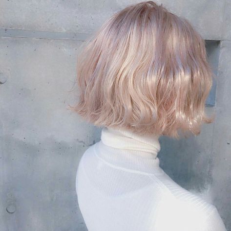 Bob Style Haircuts, Wavy Bob Haircuts, Penteado Cabelo Curto, Pastel Hair, Short Blonde, Blonde Bobs, Grunge Hair, Short Bob Hairstyles, Aesthetic Hair