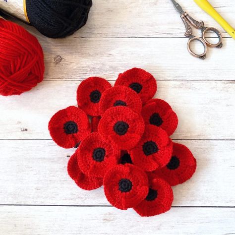 Crochet Poppy Free Pattern, Crochet Poppy Pattern, Crochet Poppy, Bookmark Crochet, Crochet Butterfly Pattern, Crocheting Projects, Crochet Flowers Free Pattern, Poppy Pattern, Red Yarn