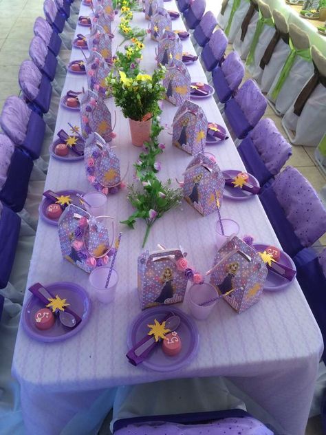 Rapunzel Birthday Party | CatchMyParty.com Tangled Birthday Party Ideas, Bolo Rapunzel, 4de Verjaardag, Rapunzel Cake, Tangled Birthday Party, Rapunzel Birthday, Rapunzel Birthday Party, Tangled Birthday, Rapunzel Party